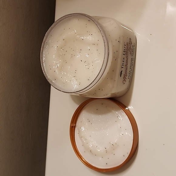 Tree Hut Bath & Body Nwt Tree Hut Marshmallow Lodge Shea Sugar